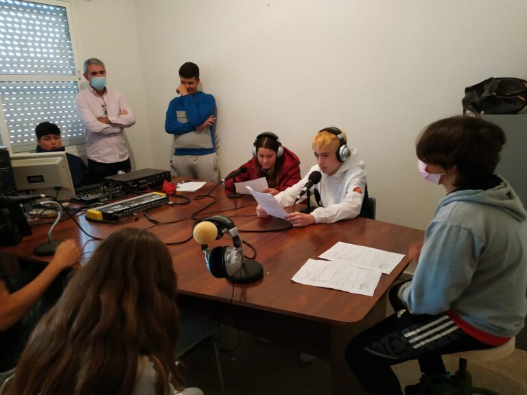 Auxiliares de conversación y alumnado de 2º ESO A cuentan anécdotas V