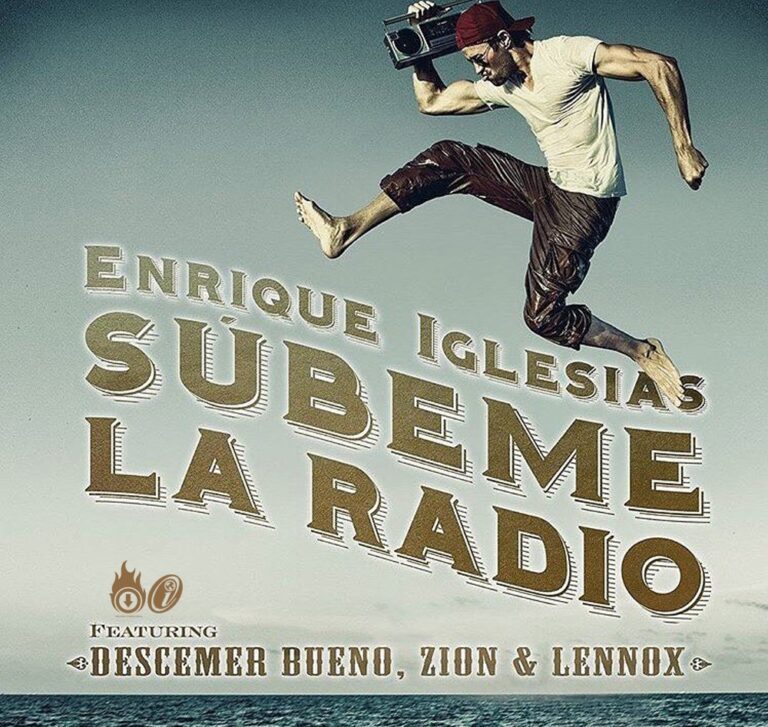 Karaoke de la canción Súbeme la radio interpretada por nuestro locutores.