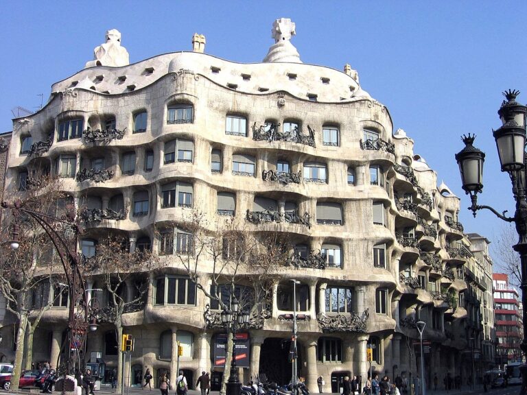 CASA MILÁ