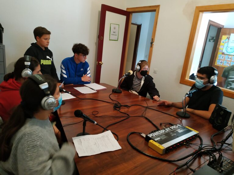 Auxiliares de conversación y alumnado de 2º ESO A cuentan anécdotas