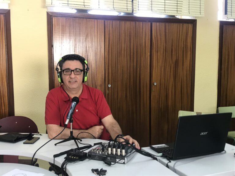 El locutor de radio Miguel García nos da la BIENVENIDA a nuestro nuevo Proyecto de Radio Escolar
