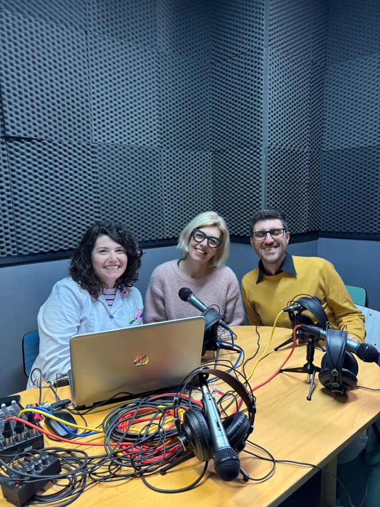 EL RUIDO DEL PATIO "Nos visitan unos profesores italianos"