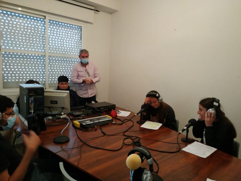 Auxiliares de conversación y alumnado de 2º ESO A cuentan anécdotas IV