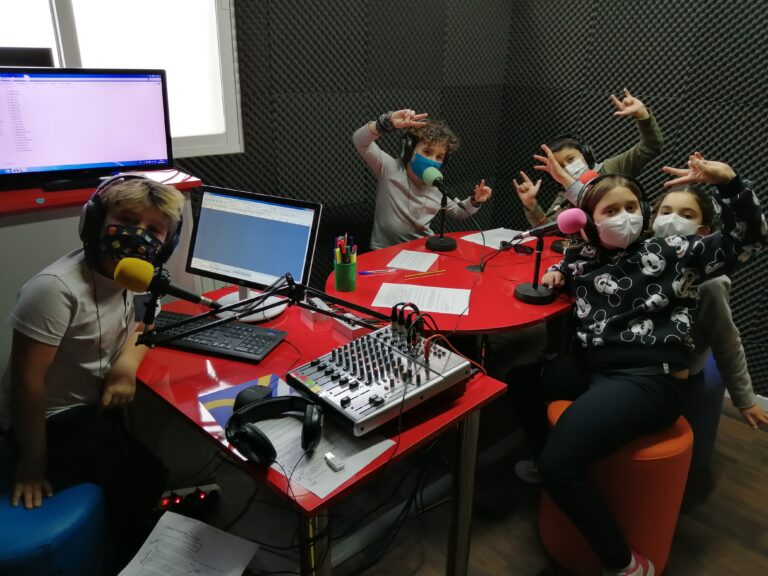 I Concurso nacional de podcast escolar rne - VERSOS CON FALDA