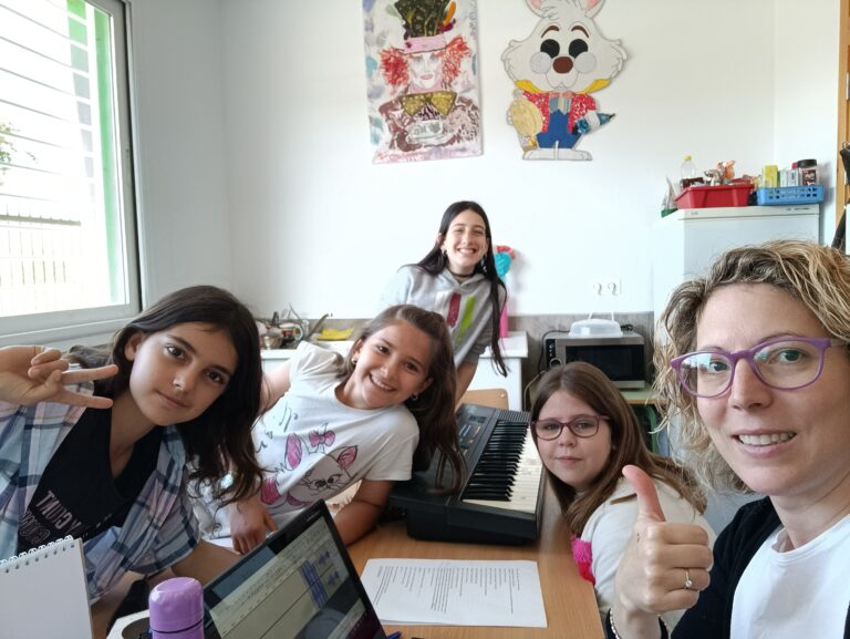 Radionovela ¿Por qué le hacéis esto al mundo?