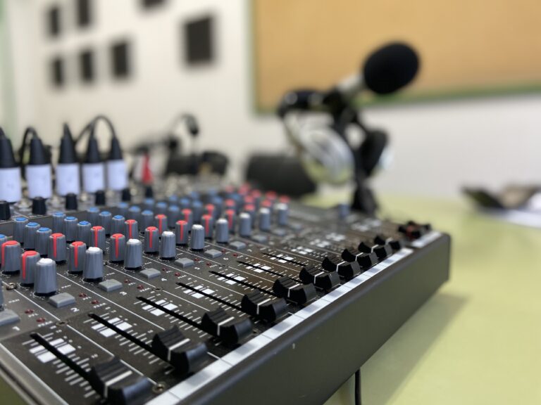 HUELLAS VOLADORAS: "A HARD DAYS NIGHT"