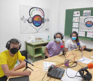 DESCRIPCIONES DE PERSONAS EN INGLÉS 2ºESO