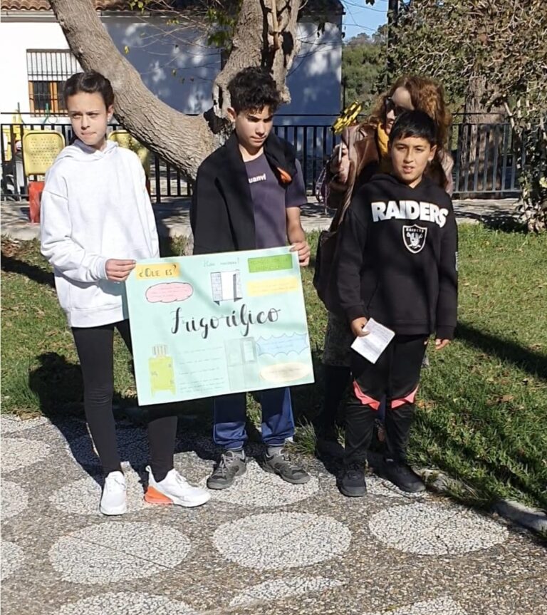 EXPOSICIÓN  EN LA CALLE DE SECUNDARIA
