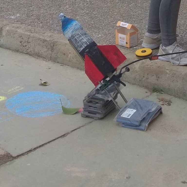 COSAS GUAYS QUE ESTÁN PASANDO EN LAS AULAS 4 - Cohetes