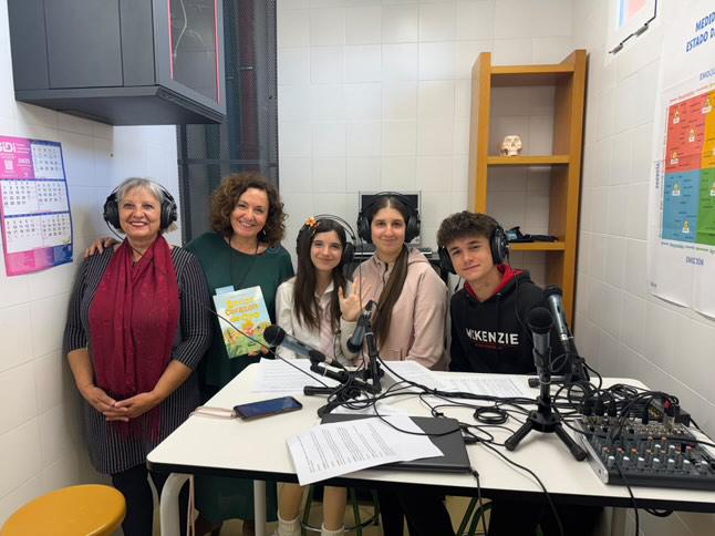 Entrevista a la escritora Concha Lavella Clmares.