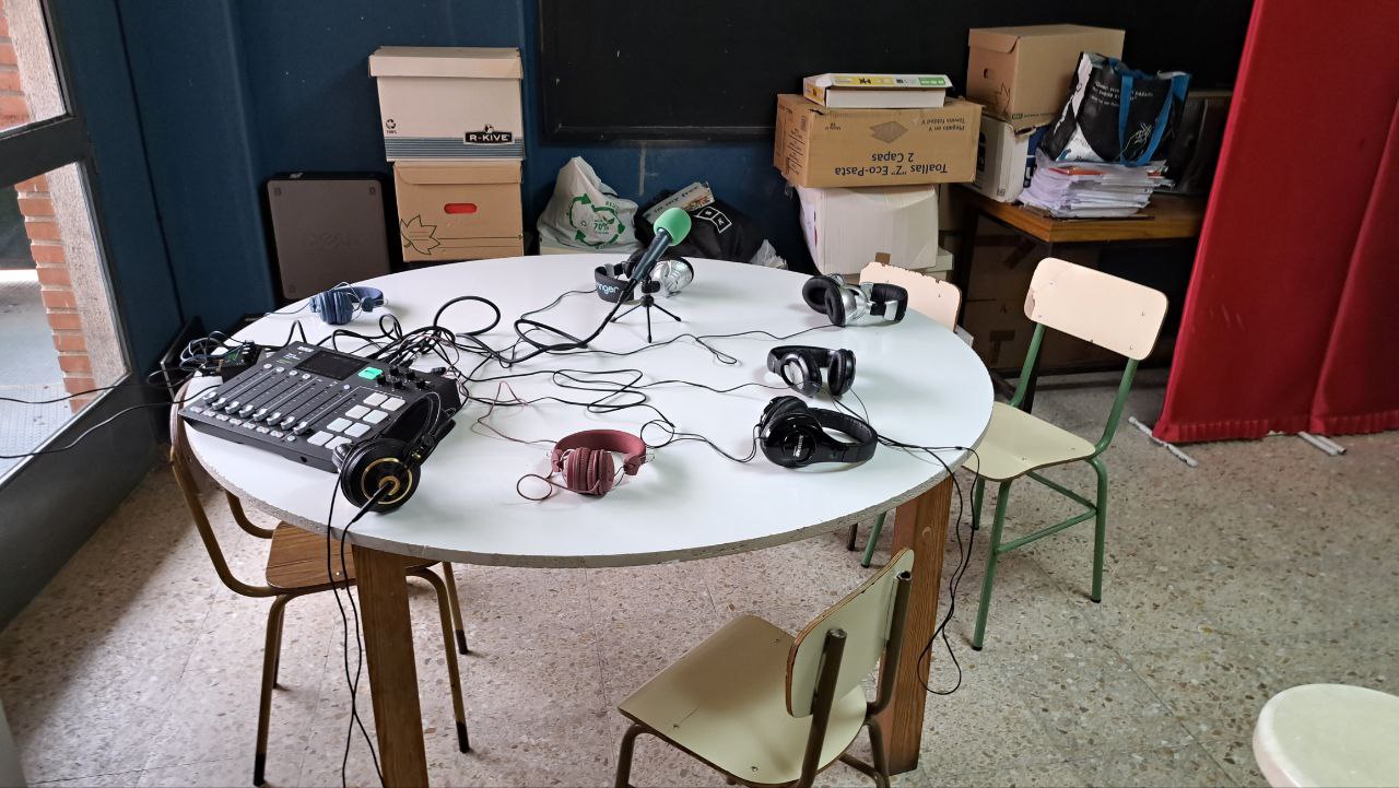 Estás en la radio