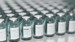 La vacuna contra el COVID-19: oportunidad de negocio / responsabilidad social
