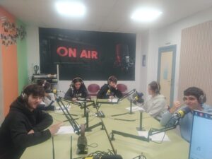 Escuchar podcast VERSOS ROBADOS AL INFINITO