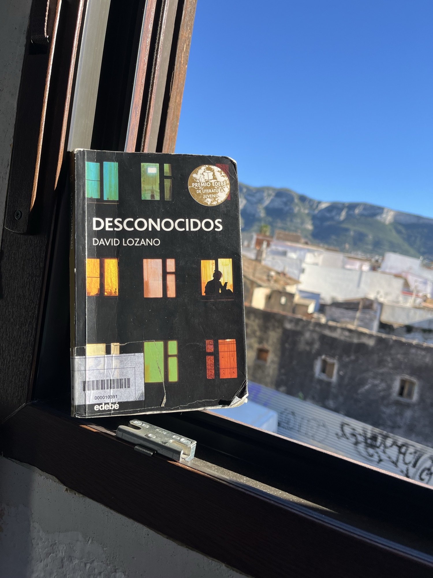 Escuchar podcast Recomendación literaria de «Desconocidos» de David Lozano