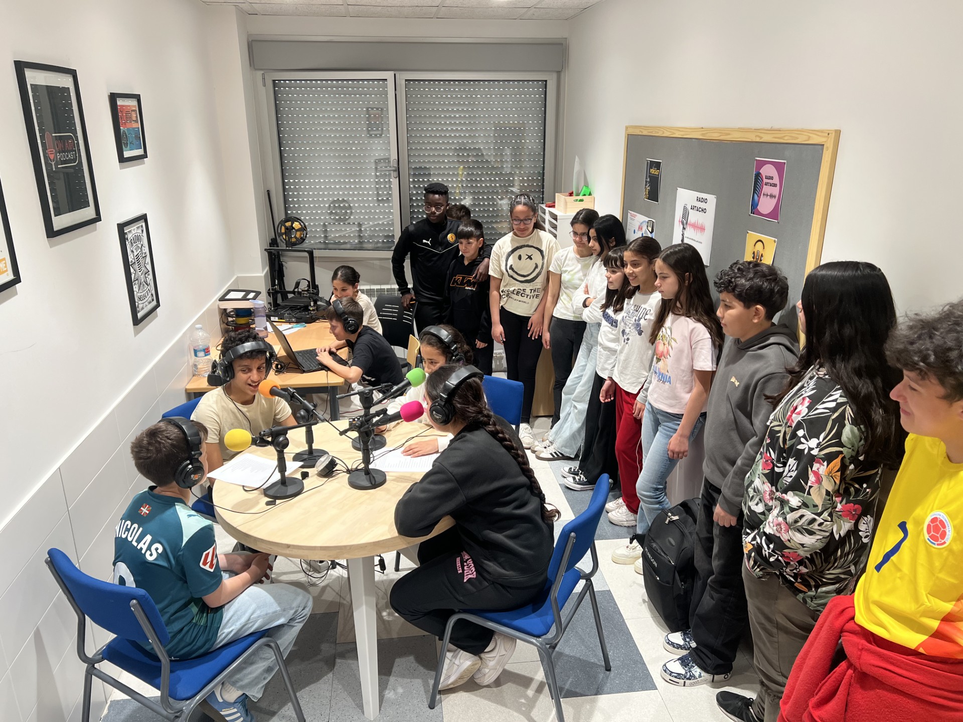 Escuchar podcast Cosas que solo pasan en nuestro cole
