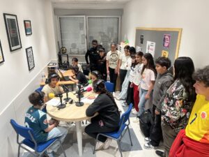 Escuchar podcast Cosas que solo pasan en nuestro cole
