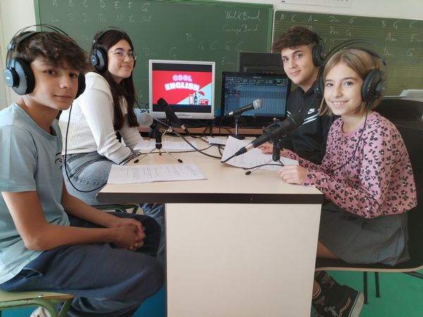 Escuchar podcast Cool English (Colegio San José – FEyE – Puertollano)